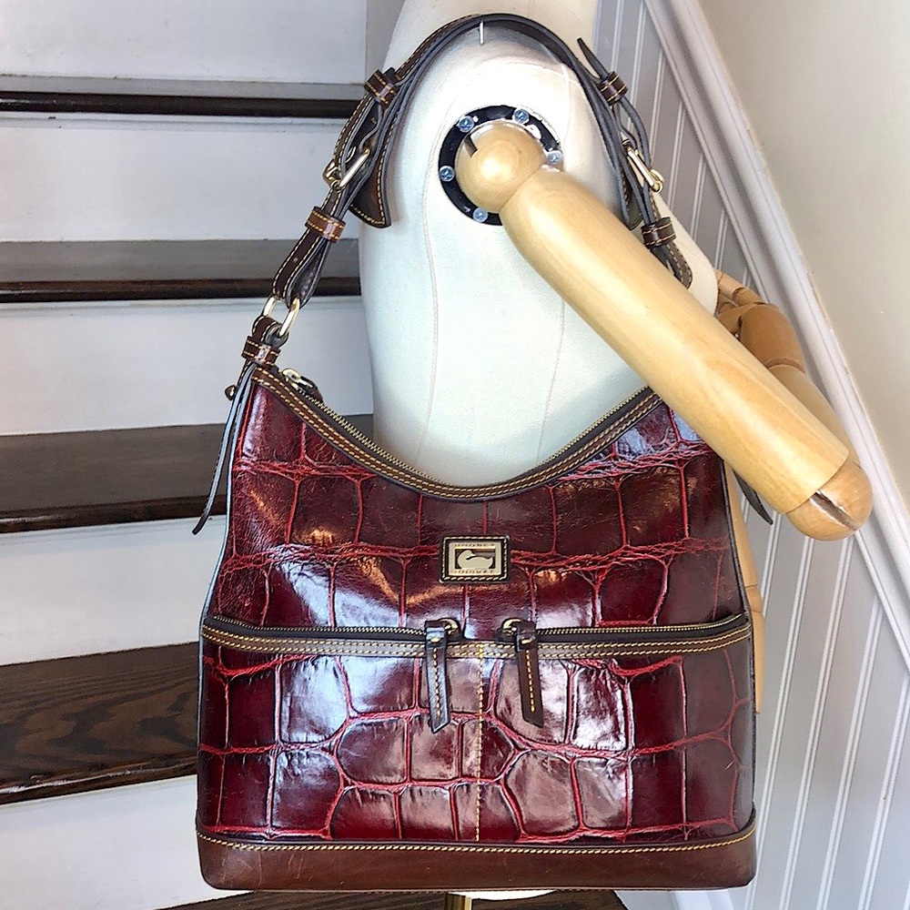 DOONEY & BOURKE Embossed Croc Red Wine Leather Shoulder Bag Zip Pockets Vintage